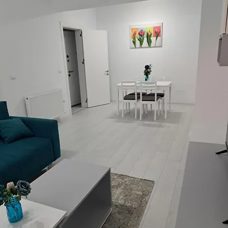 Apartament In Solid House *