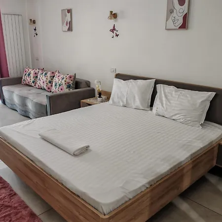 Apartament In Solid House Mamaia