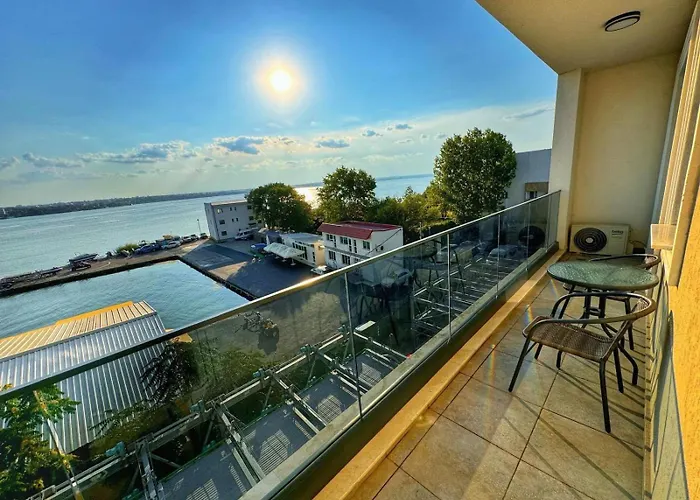 דירה Apartmente In Solidhouse מאמאיה